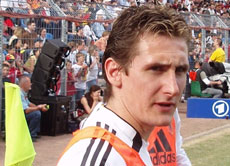 Archivbild: Miroslav Klose schoss das 1:1 (80. Minute), musste kurz danach aber völlig platt ausgewechselt werden.